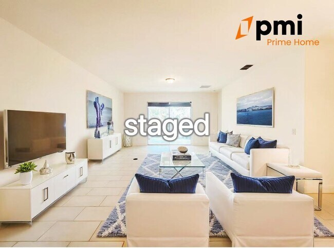Building Photo - "Stunning 4-Bed Home with 2.5 Baths & Spac...
