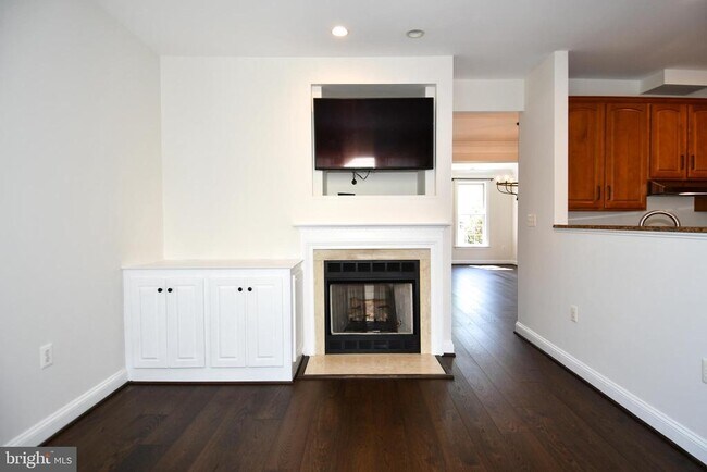 Building Photo - 301 Hillwood Ave