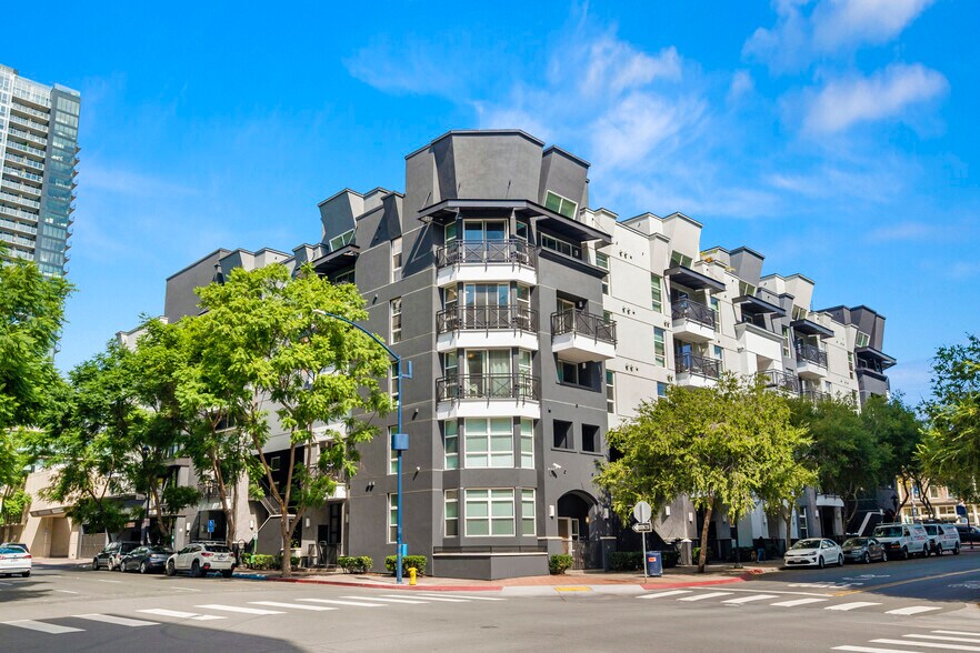 Building Photo - 525 11th Ave