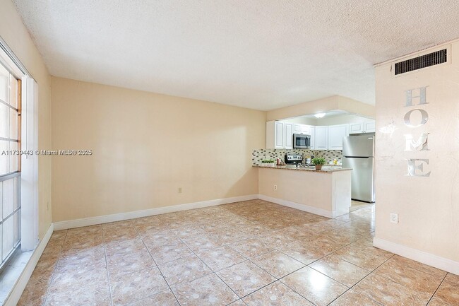 Building Photo - 7241 Miami Lakes Dr