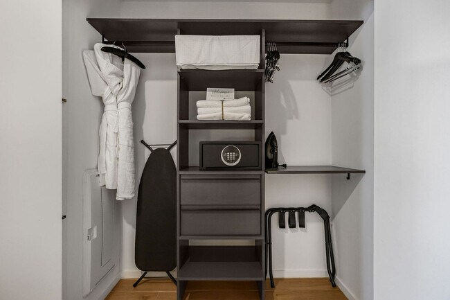 Building Photo - 398 NE 5th St