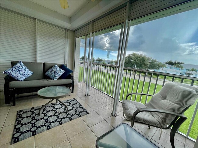 Building Photo - 5800 Sabal Trace Dr