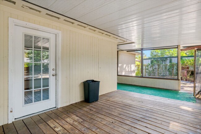Building Photo - 207 Tonawanda Dr