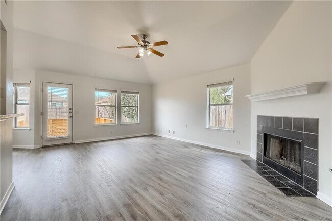 Building Photo - 607 Ranchero Rd