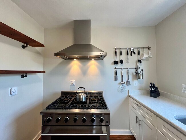 Building Photo - Beautifully Renovated & Fully Furnished Home in Peoria Heights!