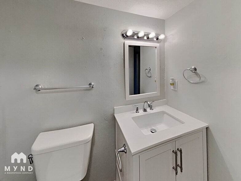 Building Photo - 3737 Longmeadow Way