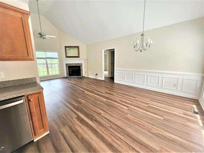 Building Photo - 197 Meadow Spring Ct