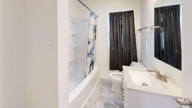 Building Photo - South Colonie Schools 2BR 1BA