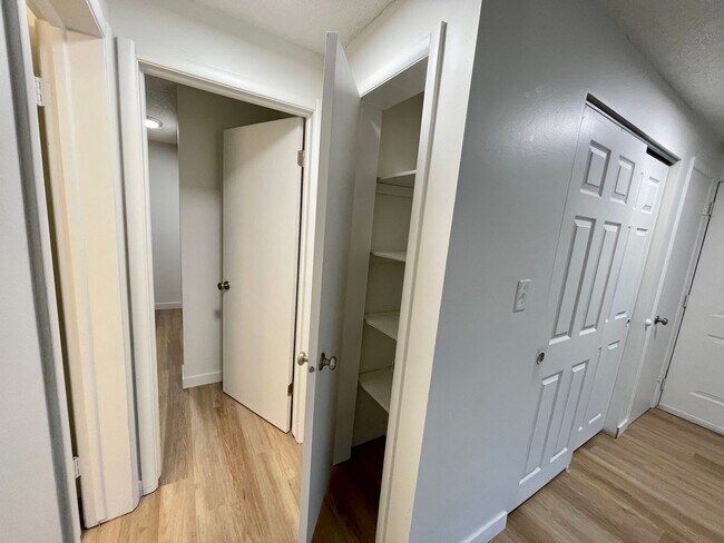 Building Photo - DESIRABLE MILLWOOD NEIGHBORHOOD ON TREE LI...