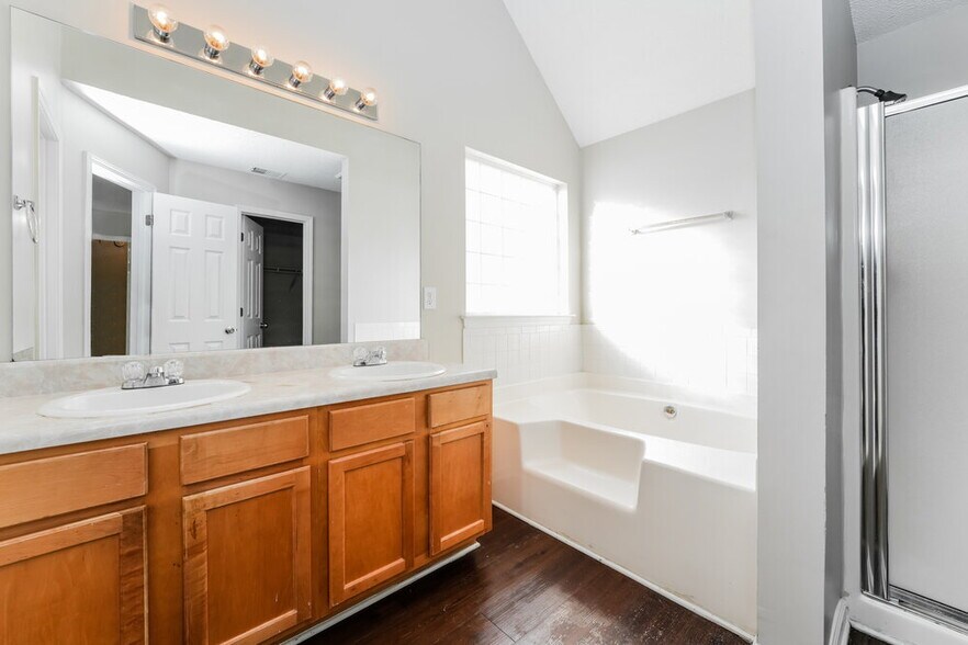 Building Photo - 425 Canoga Ct