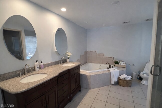 Building Photo - 7 Seminole Way