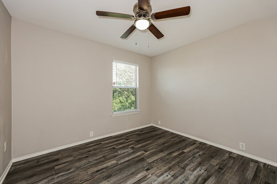Building Photo - 1006 Zachary Dr