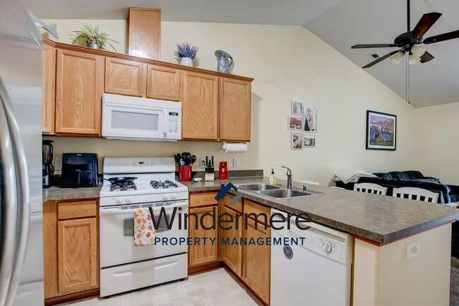 Building Photo - *Half Off 1st Months Rent* 3 Bedroom Condo...