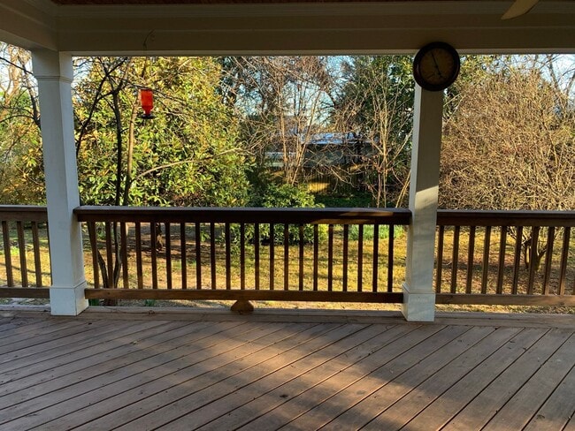 Building Photo - COMING SOON! 4 Bedroom (with office)-3 Bath- Pets negotiable