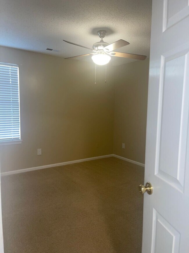 Building Photo - 820 E Willow Point Pl
