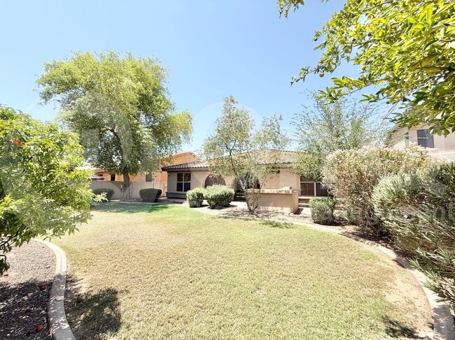 Building Photo - 2849 E Fandango Dr