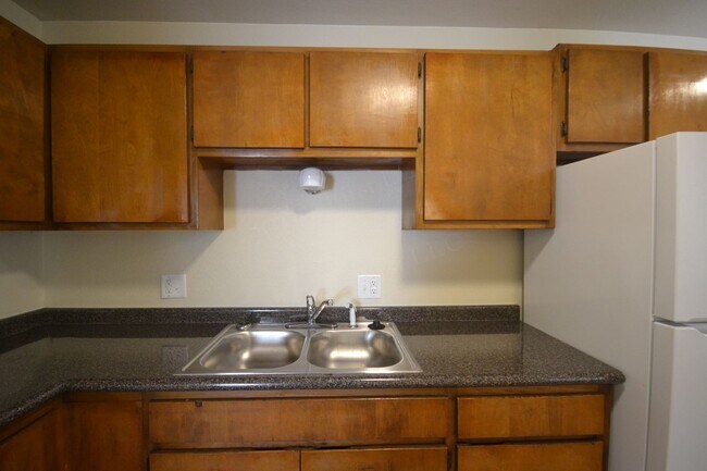 Building Photo - Marshfield Apartments