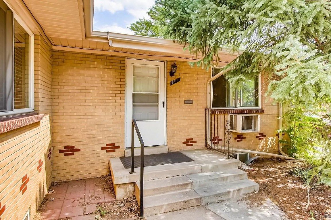 Building Photo - 4300 Umatilla St
