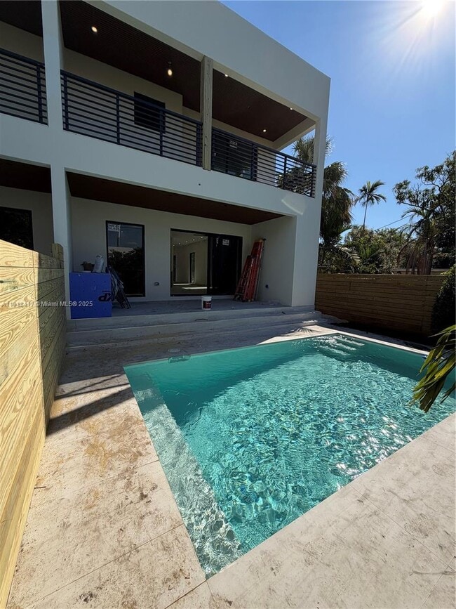 Building Photo - 1337 NE 13th Ave