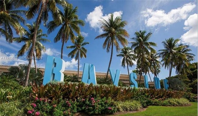 Building Photo - 300 S Biscayne Blvd