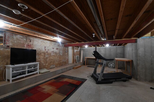 Building Photo - 106 Manlyn Dr