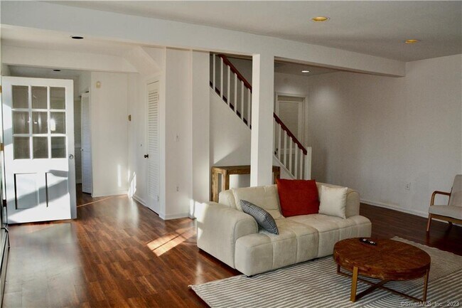 Building Photo - 27 Hollow Tree Ridge Rd