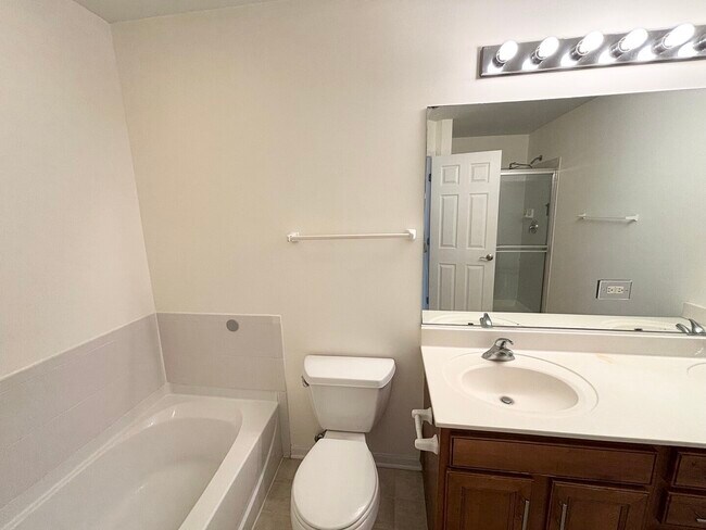 Building Photo - 652 Lincoln Station Dr