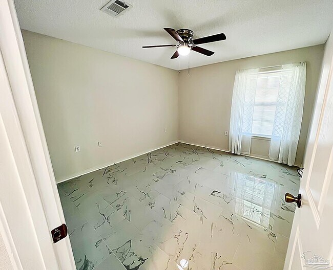 Building Photo - 8124 Heirloom Dr
