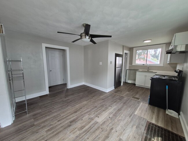 Building Photo - Cozy 2 Bedroom Ranch