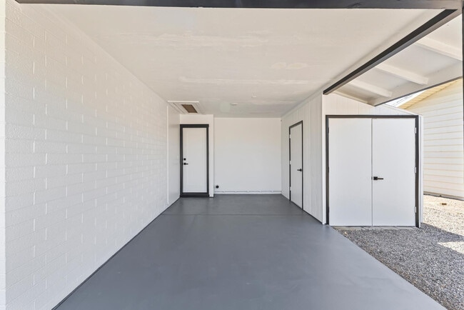 Building Photo - 10423 W Monterosa Dr