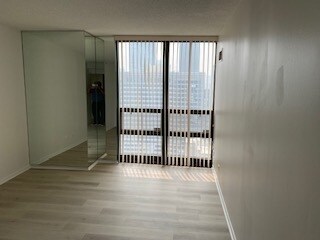 Building Photo - 10 E Ontario St