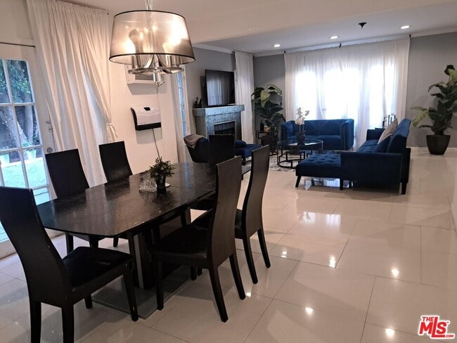 Building Photo - 137 Rexford Dr