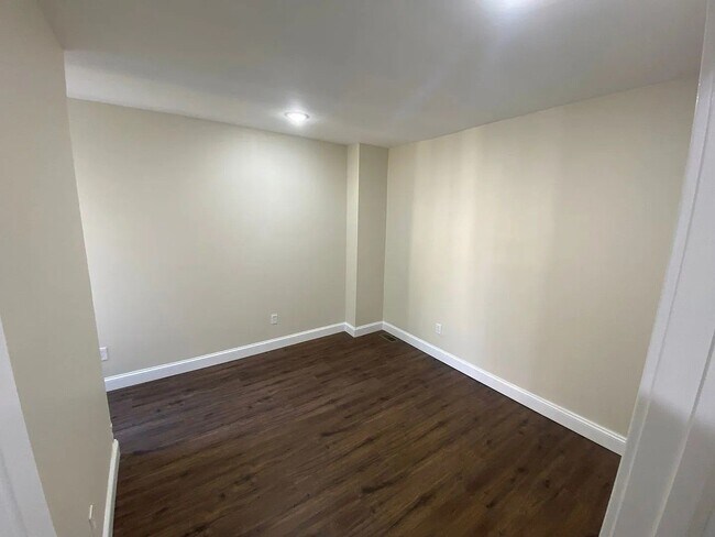 Building Photo - Stylish 3-Bedroom 2.5 Bath Available in Lancaster City