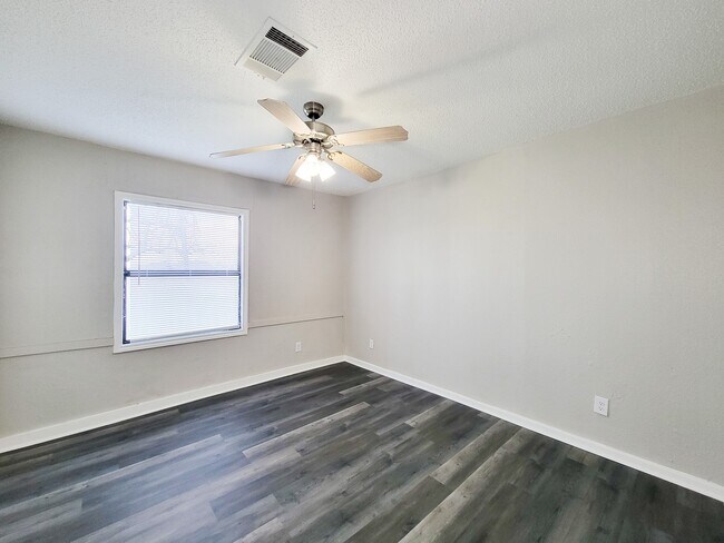 Building Photo - 4817 Lawndale St