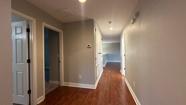 Building Photo - 418 Brentwood Club Cove