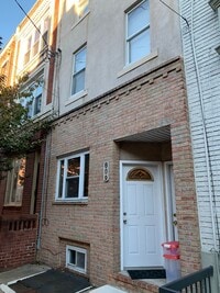 Building Photo - 809 S 10th St