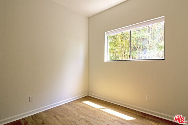 Building Photo - 1735 N Dillon St