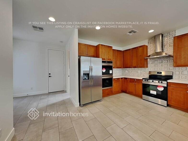 Building Photo - 16513 S 10th St