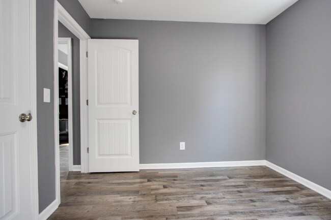 Building Photo - 138 Main St N