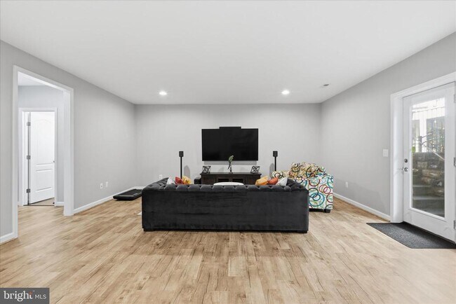 Building Photo - 42522 Stratford Landing Dr