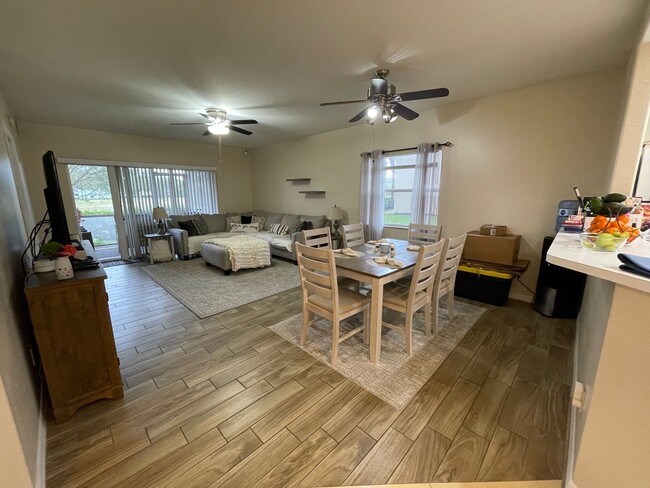 Building Photo - ANNUAL RENTAL - 3 BED 2 BATH WITH GARAGE A...