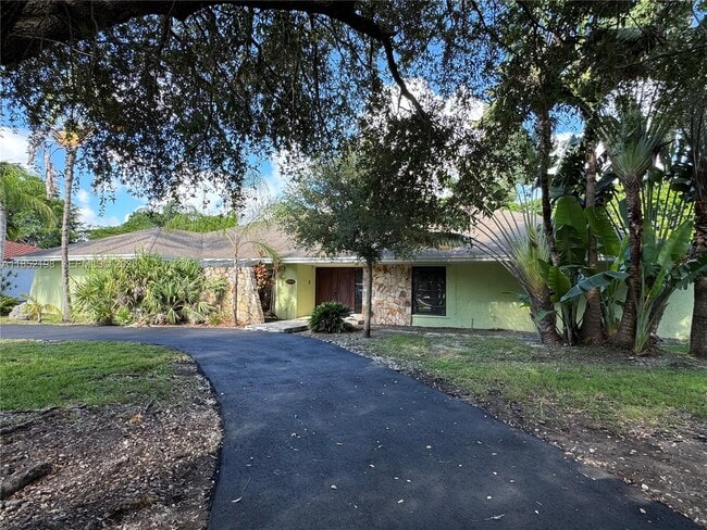 Building Photo - 17900 SW 77th Ave