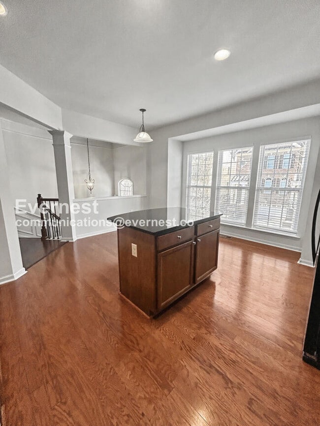 Building Photo - 8730 Macedonia Lake Dr