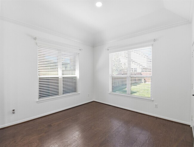 Building Photo - 212 Fallow Buck Ct