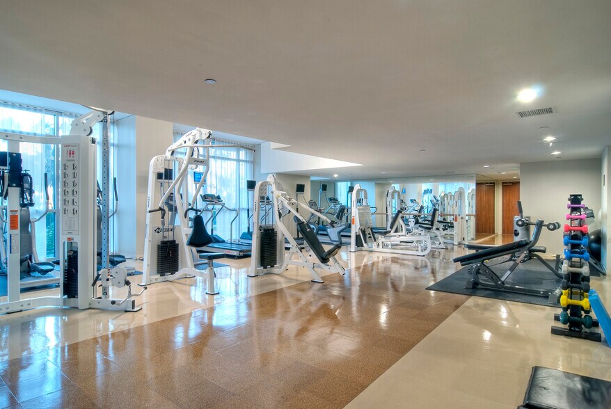 Building Photo - 13650 marina pointe Dr