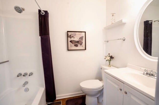 Building Photo - 101 Heathcote Ct