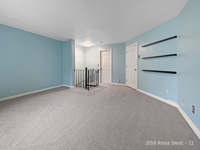 Building Photo - 2050 Ridge Dr