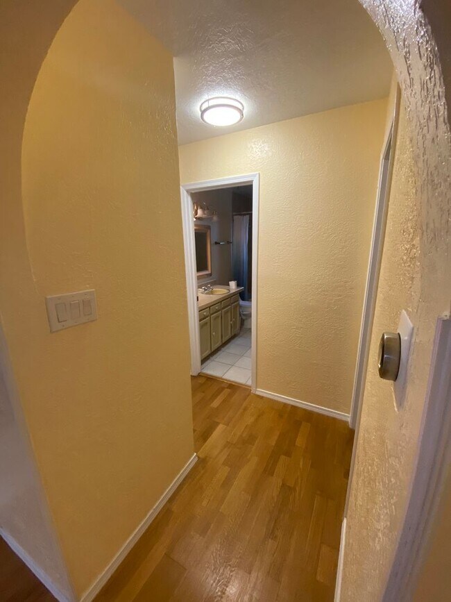 Building Photo - Beautiful 3 Bedroom Home in NE Albuquerque