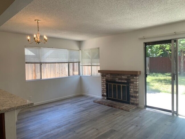 Building Photo - 4 Bed/2 Bath Spacious Home with Big Backyard and New Laminate & Carpet - Union City