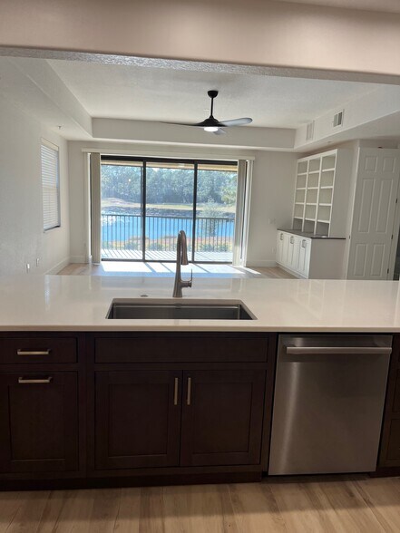 Living area from kitchen - 100 Laterra Links Cir